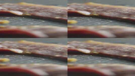 2K竖屏高速摄影特写培根肉片油煎高清在线视频素材下载