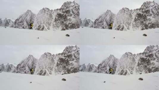 一名身穿黄色外套的男子在喜马拉雅山攀登高清在线视频素材下载