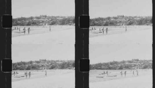 黑白视频人们在沙滩玩高清在线视频素材下载
