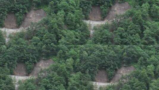 雨季泥水流塌方路段工程车抢修高清在线视频素材下载