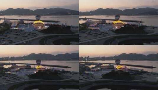 航拍威海刘公岛旅游码头的海鲜美食广场高清在线视频素材下载