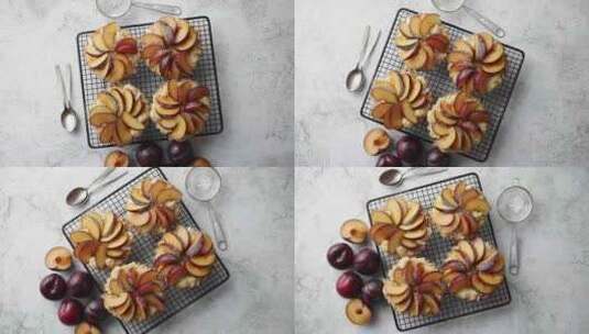 自制脆馅饼，新鲜梅片放在铁烤架上高清在线视频素材下载