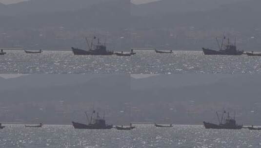 威海市 海面 渔船 行驶 波光粼粼高清在线视频素材下载