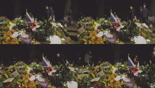 绿色公园花卉贡品和哀悼者特写镜头高清在线视频素材下载