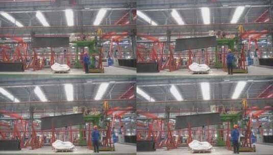 装备制造企业工厂车间工人吊机设备吊装作业高清在线视频素材下载