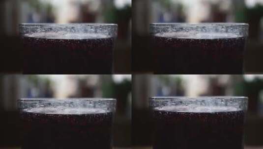 碳酸饮料气泡变化的特写镜头高清在线视频素材下载