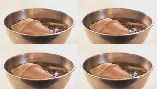 卤肉老汤汤底炖肘子高清在线视频素材下载