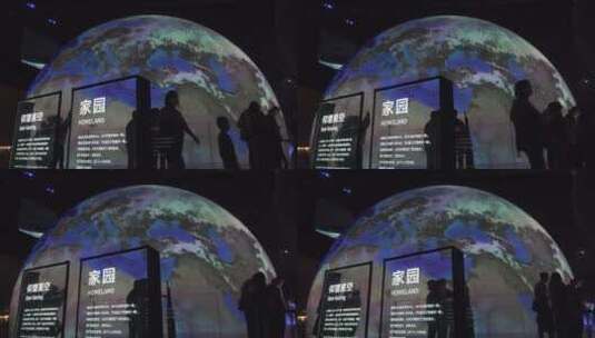 天文馆中的巨型LED动态地球卫星图高清在线视频素材下载