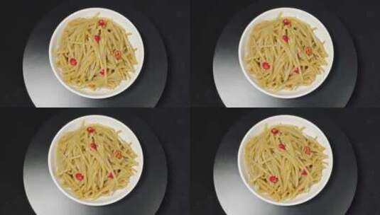 炒土豆丝菜品美食4k视频旋转展示高清在线视频素材下载