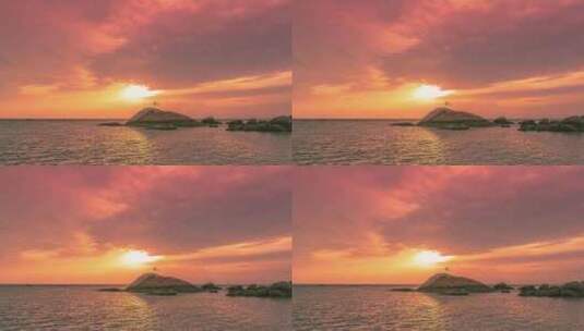 彩色日落和美丽云景下的海石高清在线视频素材下载