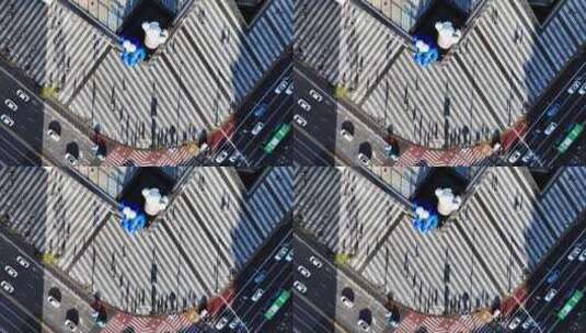 长沙市中心斑马线人群影子映射玩偶打卡高清在线视频素材下载