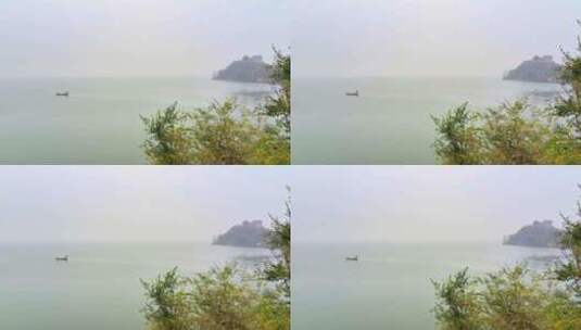 晚秋早晨江面雾气与渔船捕鱼人水墨画高清在线视频素材下载