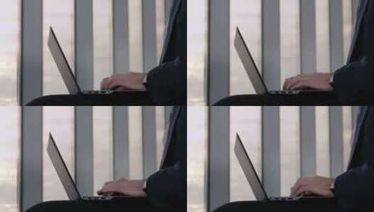 男子在机场使用笔记本电脑工作高清在线视频素材下载