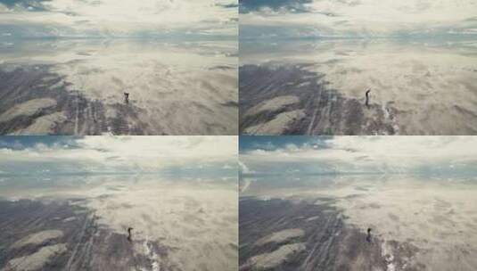 反思，年轻女子，瑜伽，云高清在线视频素材下载