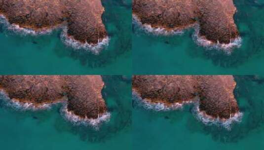 海浪冲击着岸边的岩石高清在线视频素材下载