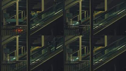 地铁站天梯行人夜景高清在线视频素材下载