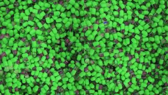 具有反射表面的绿色胶囊的3D动画高清在线视频素材下载