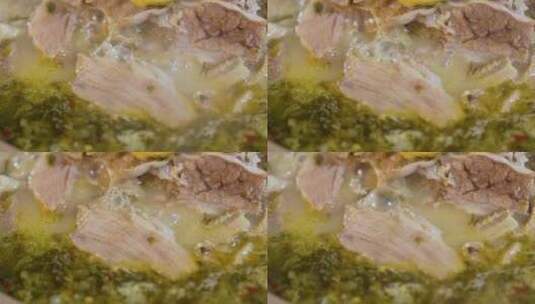 酸菜牛肉羊肉猪肉肉食煮沸冒泡火锅中餐餐饮高清在线视频素材下载