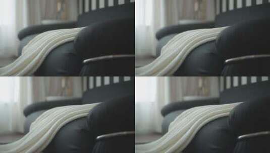 室内舒适的沙发上白色围巾高清在线视频素材下载