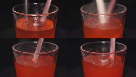 草莓果汁樱桃果汁玻璃杯清水冲泡高清在线视频素材下载
