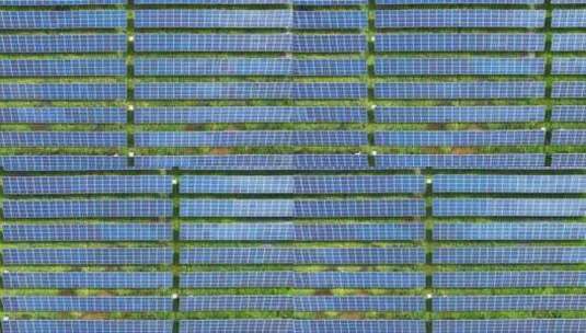 可持续太阳能光伏组件航拍绿色节能光伏板高清在线视频素材下载