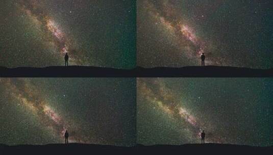 男人站在银河系的背景上高清在线视频素材下载