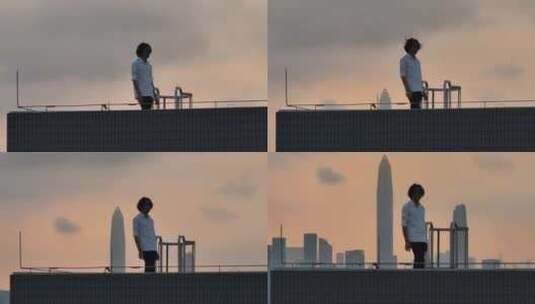 男人站在深圳的楼顶高清在线视频素材下载