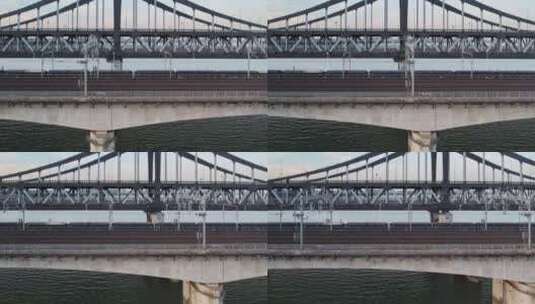高铁驶过杭州钱塘江上钱江二桥航拍高清在线视频素材下载