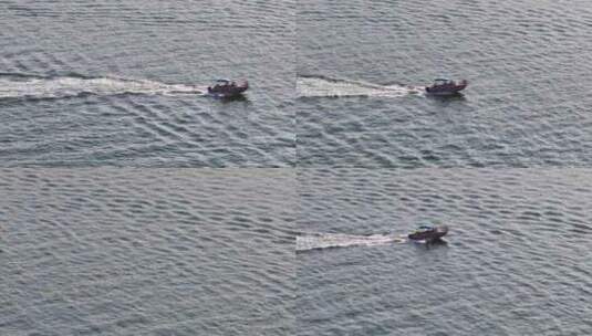 航拍威海双岛湾海面上航行的快艇高清在线视频素材下载