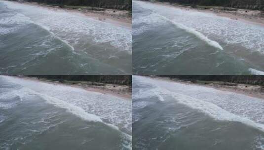 俯瞰海浪拍沙滩游客高清在线视频素材下载
