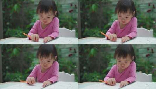 可爱的亚洲小女孩在院子里画画高清在线视频素材下载
