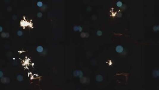 仙女棒在城市夜色下燃烧升格镜头高清在线视频素材下载