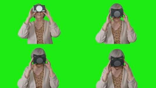 老妇人在看VR眼镜高清在线视频素材下载