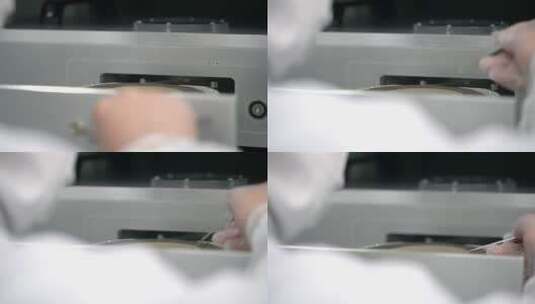 工程师取出芯片 半导体晶圆高清在线视频素材下载