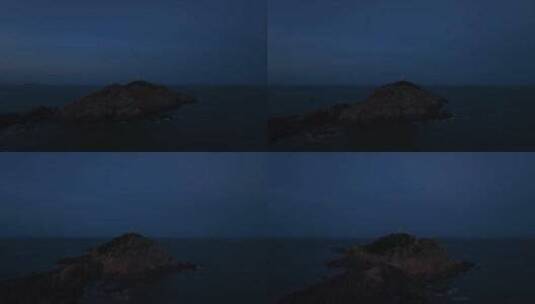 夜晚大海灯塔海上指明灯海岛指引灯海洋灯塔高清在线视频素材下载