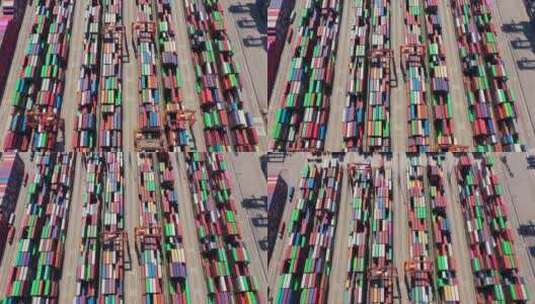 深圳盐田港码头中景俯视前进上仰高清在线视频素材下载
