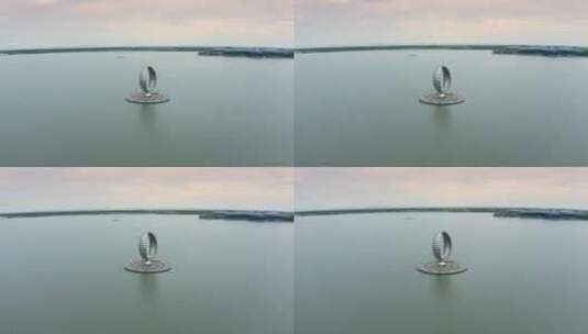 4K航拍滴水湖湖心靠近转俯视00000177高清在线视频素材下载