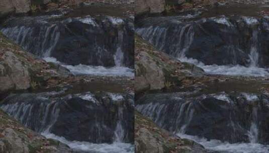 韩国五台山秋景 山泉溪水落下 溪石青苔落叶高清在线视频素材下载