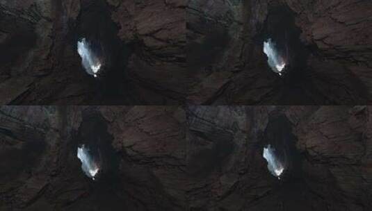 一个充满闪亮岩石的迷人地下洞穴高清在线视频素材下载