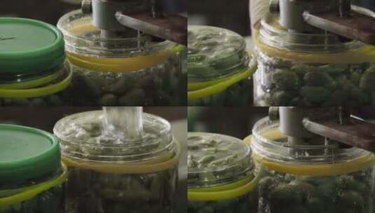 用水装满桌子橄榄罐高清在线视频素材下载