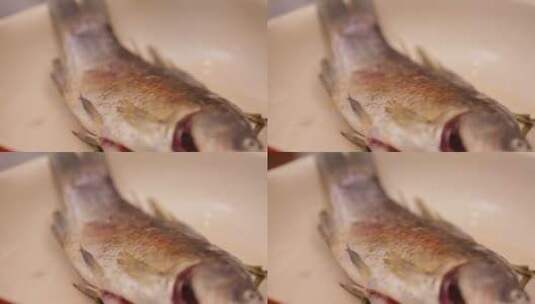 煎鱼炖鱼汤高清在线视频素材下载