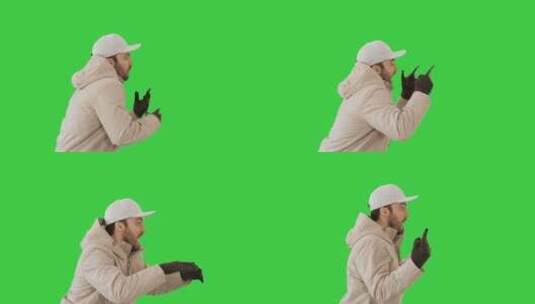 男人在绿幕前做嘻哈手势高清在线视频素材下载