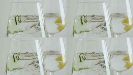一副加鸡尾酒的玻璃杯高清在线视频素材下载