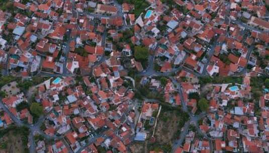 飞越塞浦路斯中部正宗山村的红色屋顶高清在线视频素材下载