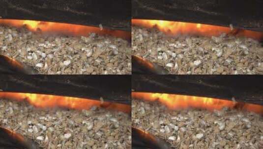 花生油 压花生 土法炼油 压榨 榨油 作坊高清在线视频素材下载