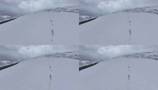 航拍攀登慕士塔格峰雪山冰川的登山队高清在线视频素材下载