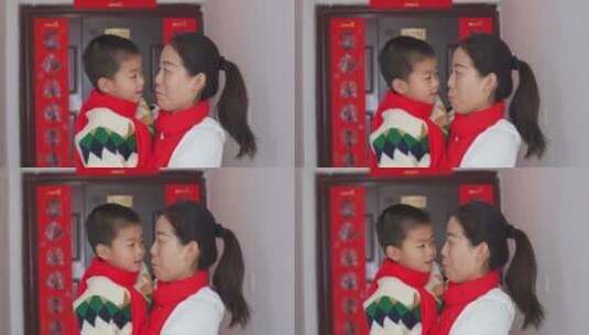 亚洲中国人母子家门口拜年新年快乐高清在线视频素材下载