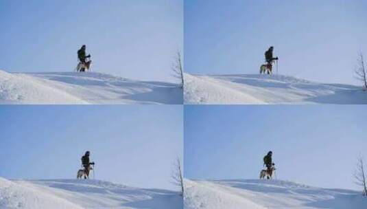 女人和她的狗站在雪地里高清在线视频素材下载