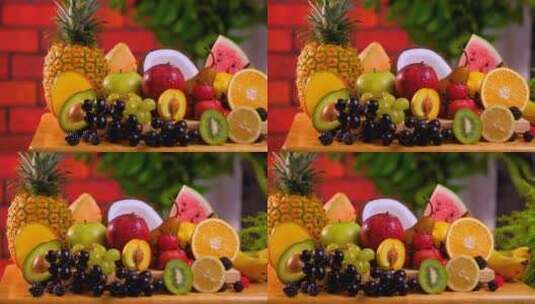 桌上新鲜切片水果 葡萄橙子桃子香蕉菠萝高清在线视频素材下载