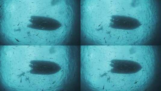 水下摄影视角一艘大船在游高清在线视频素材下载